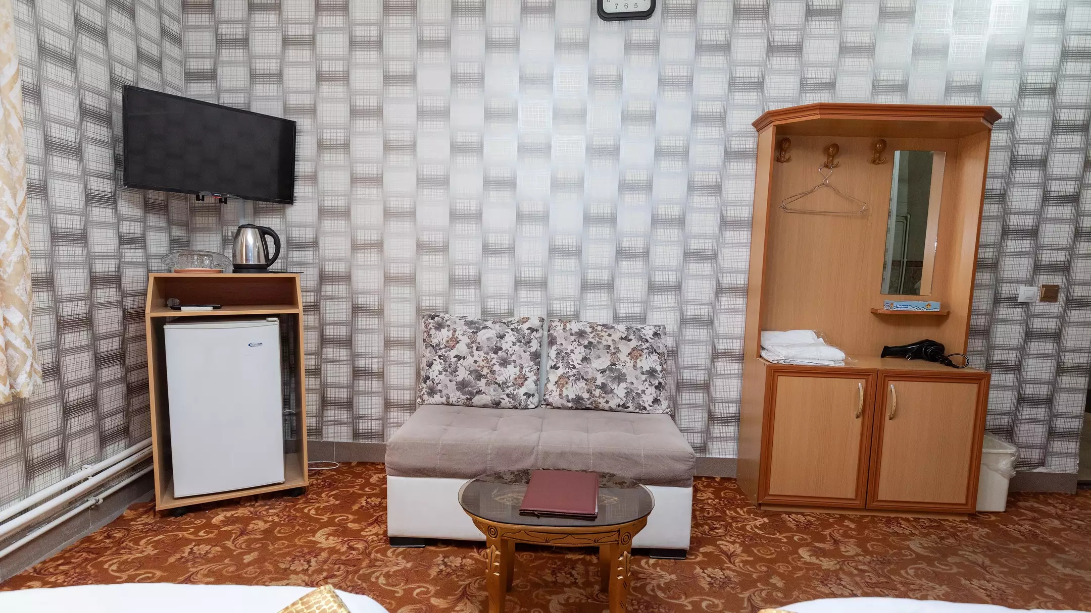 Alibaba https://cdn.alibaba.ir/ostorage/hotel-accommodation-images/6746f4d37e75320ec907f0b9_هتل بوستان - اتاق سه تخته دبل سینگل (2).webp